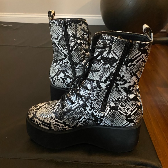 Platform boots - Picture 2 of 3